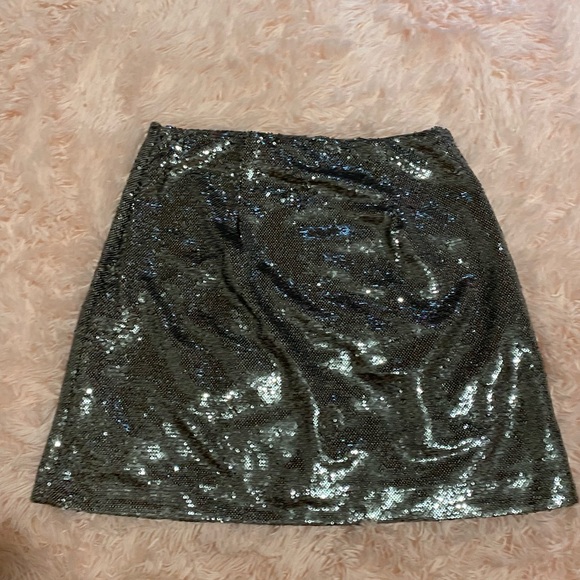 GAP Silver Skirt - Picture 2 of 5